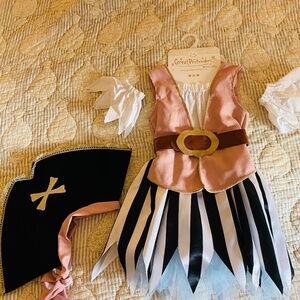 Girls pirate costume size 5-6- excellent condition